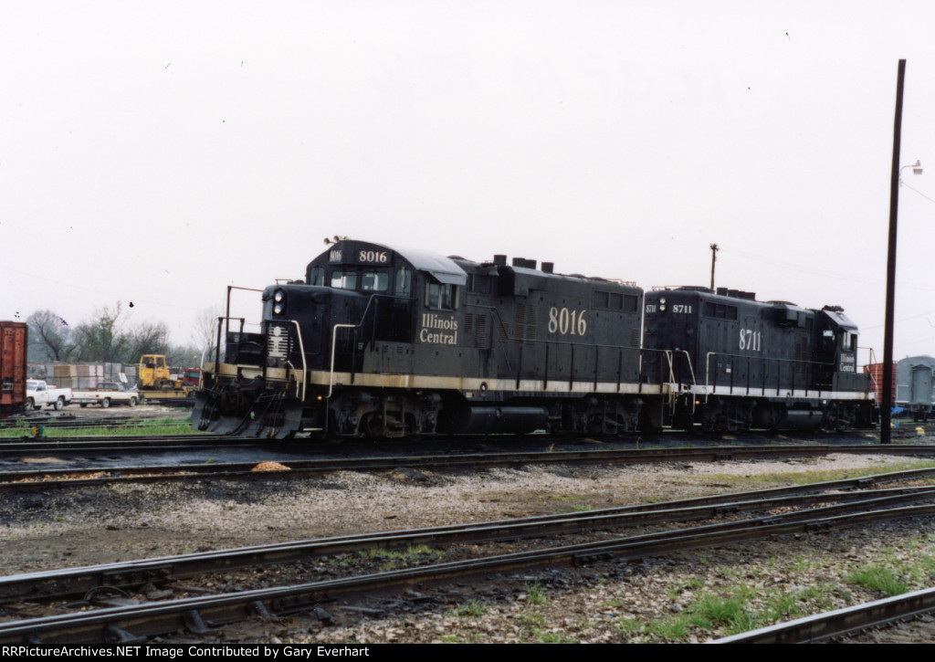 IC GP10 #8016 - Illlinois Central 